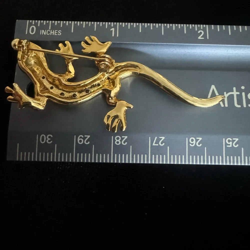 Salamander brooch